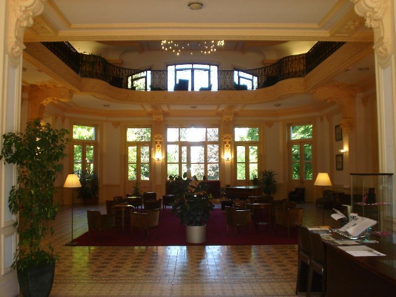 Terres De France - Appart'Hotel Le Splendid Allevard Exteriör bild