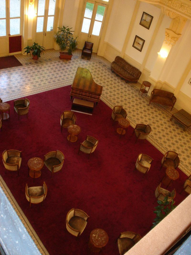 Terres De France - Appart'Hotel Le Splendid Allevard Exteriör bild