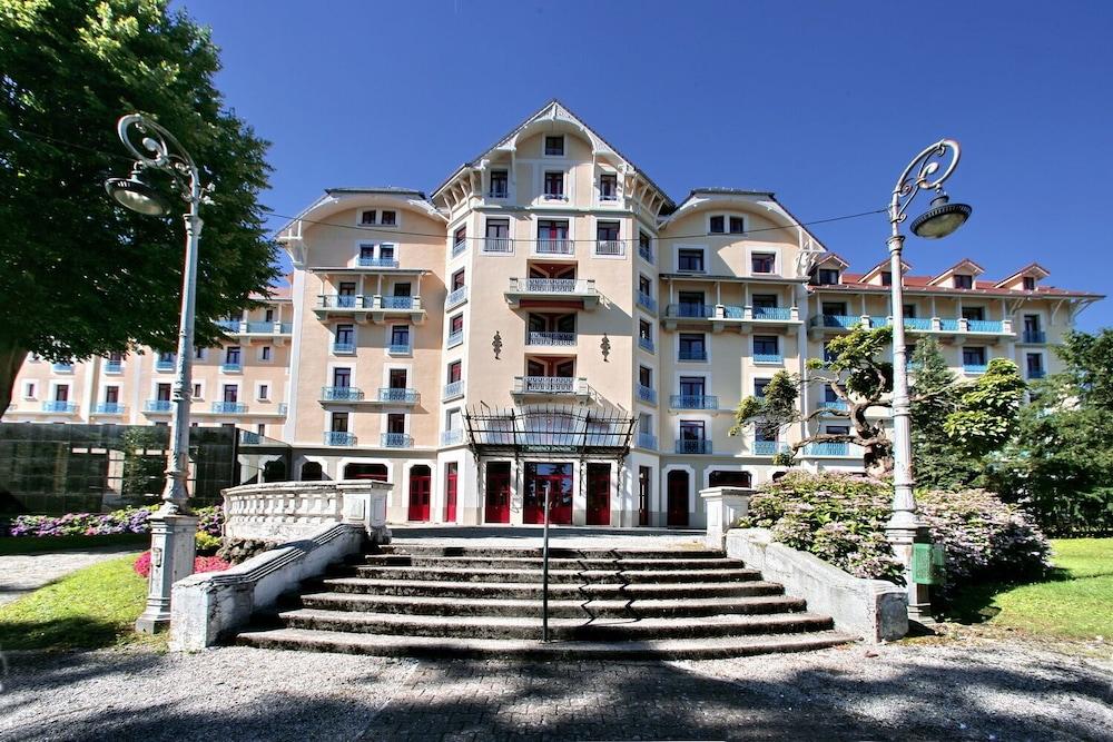 Terres De France - Appart'Hotel Le Splendid Allevard Exteriör bild