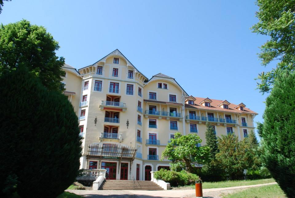 Terres De France - Appart'Hotel Le Splendid Allevard Exteriör bild