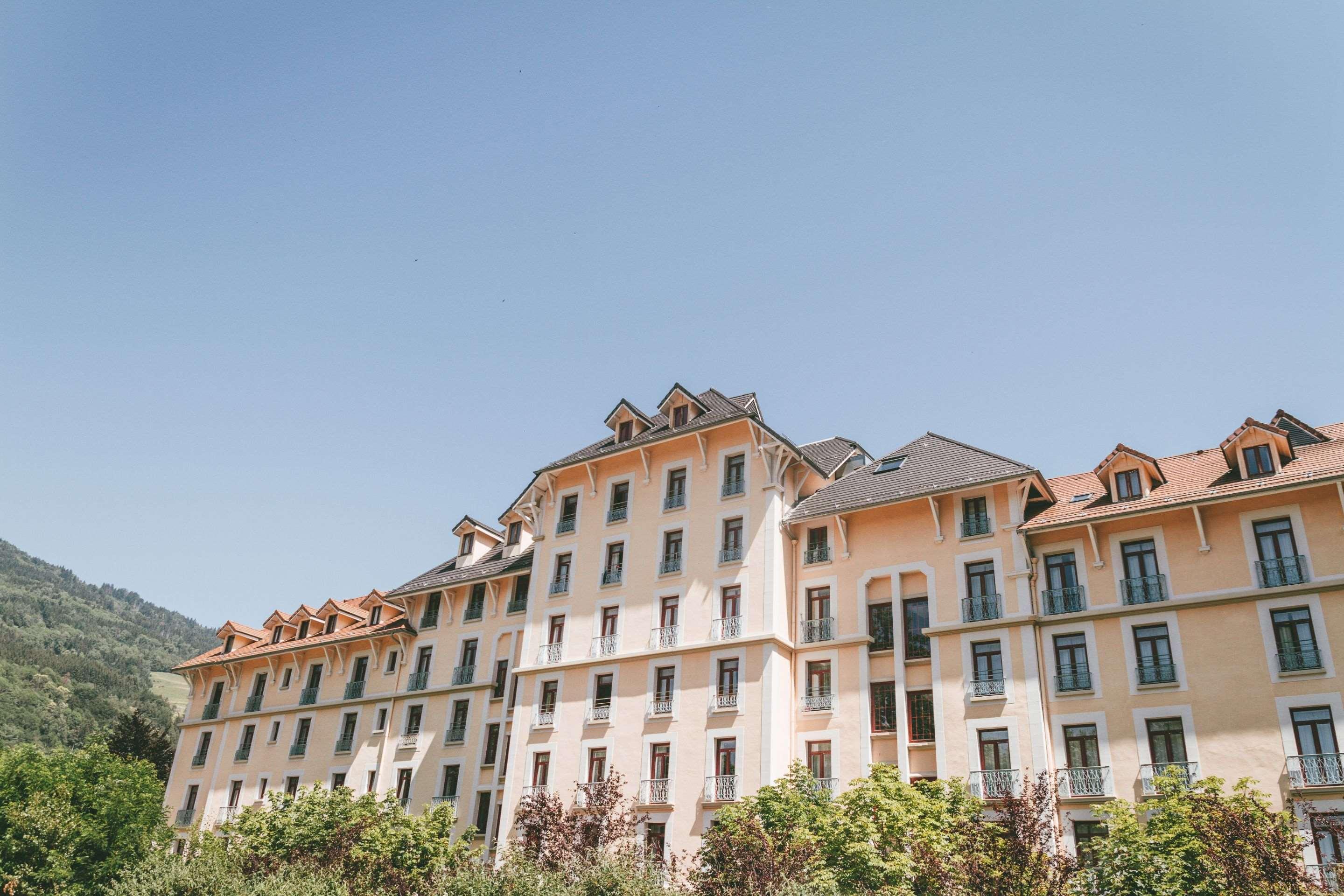 Terres De France - Appart'Hotel Le Splendid Allevard Exteriör bild