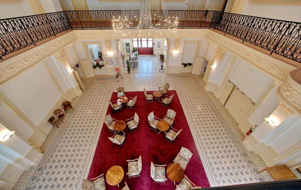 Terres De France - Appart'Hotel Le Splendid Allevard Exteriör bild