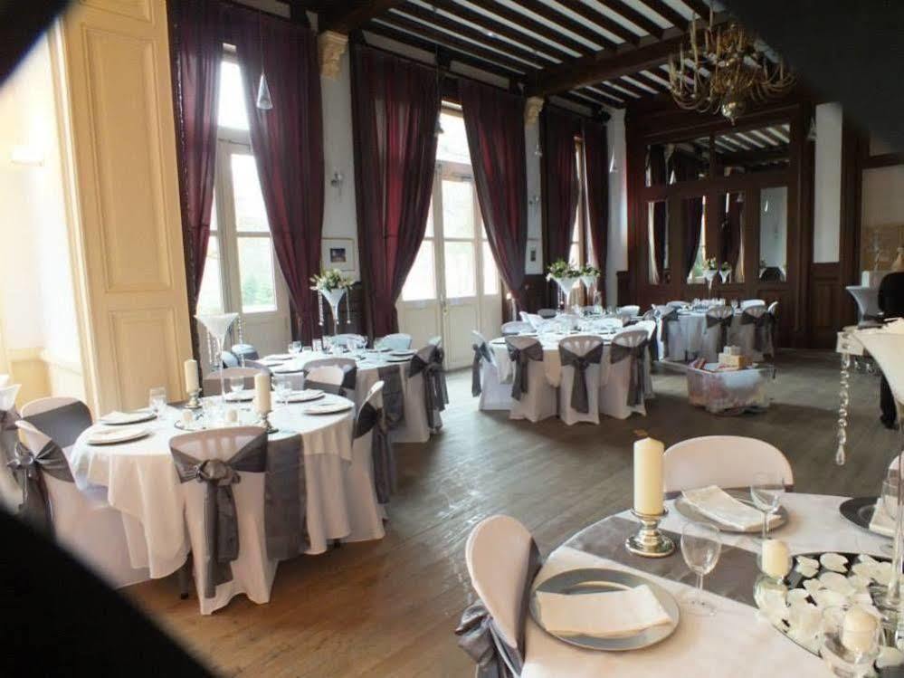 Terres De France - Appart'Hotel Le Splendid Allevard Exteriör bild