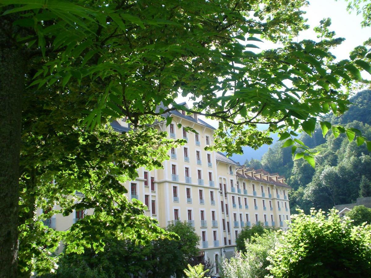 Terres De France - Appart'Hotel Le Splendid Allevard Exteriör bild
