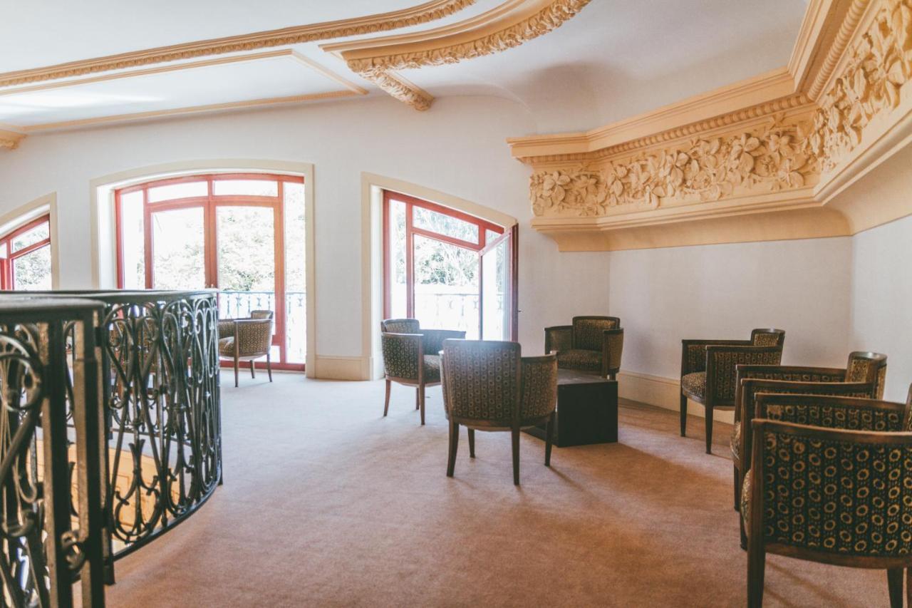 Terres De France - Appart'Hotel Le Splendid Allevard Exteriör bild