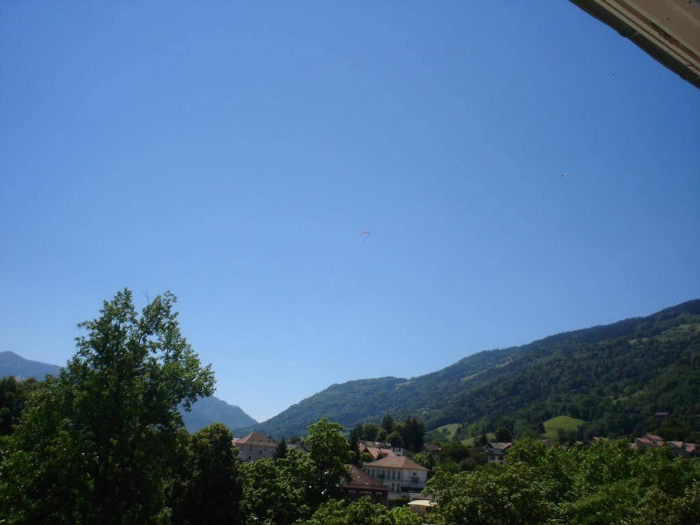 Terres De France - Appart'Hotel Le Splendid Allevard Exteriör bild