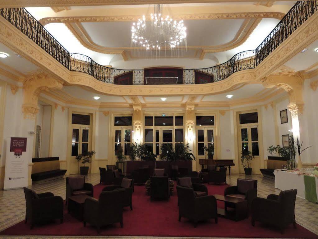 Terres De France - Appart'Hotel Le Splendid Allevard Exteriör bild